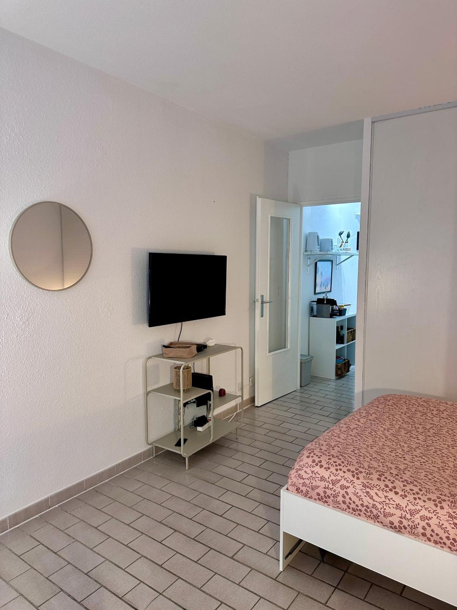 Studio Sur Le Port De Hyeres - A 2Min Des Plages, Clim & Balcon Exterior photo